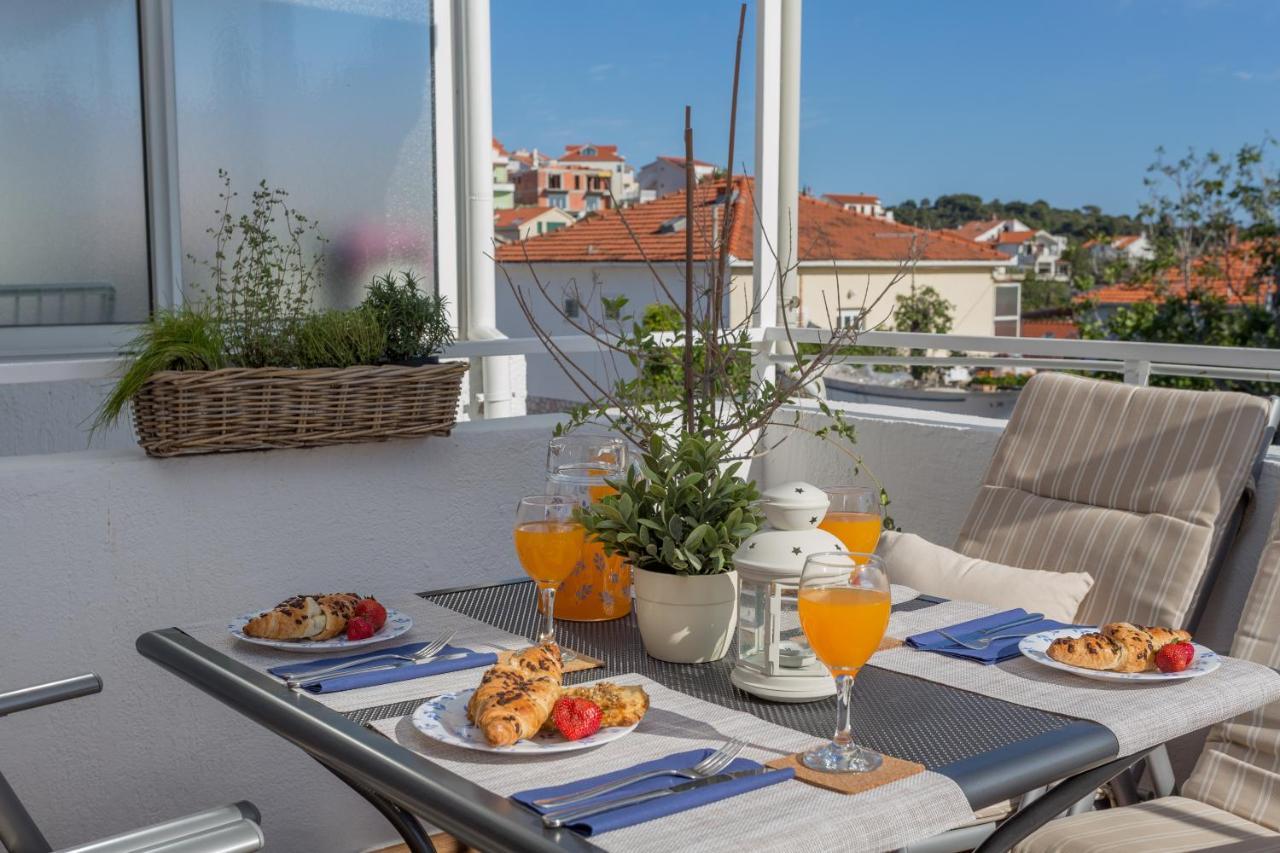 חוואר So Hvar So Good! Spacious With Terrace מראה חיצוני תמונה