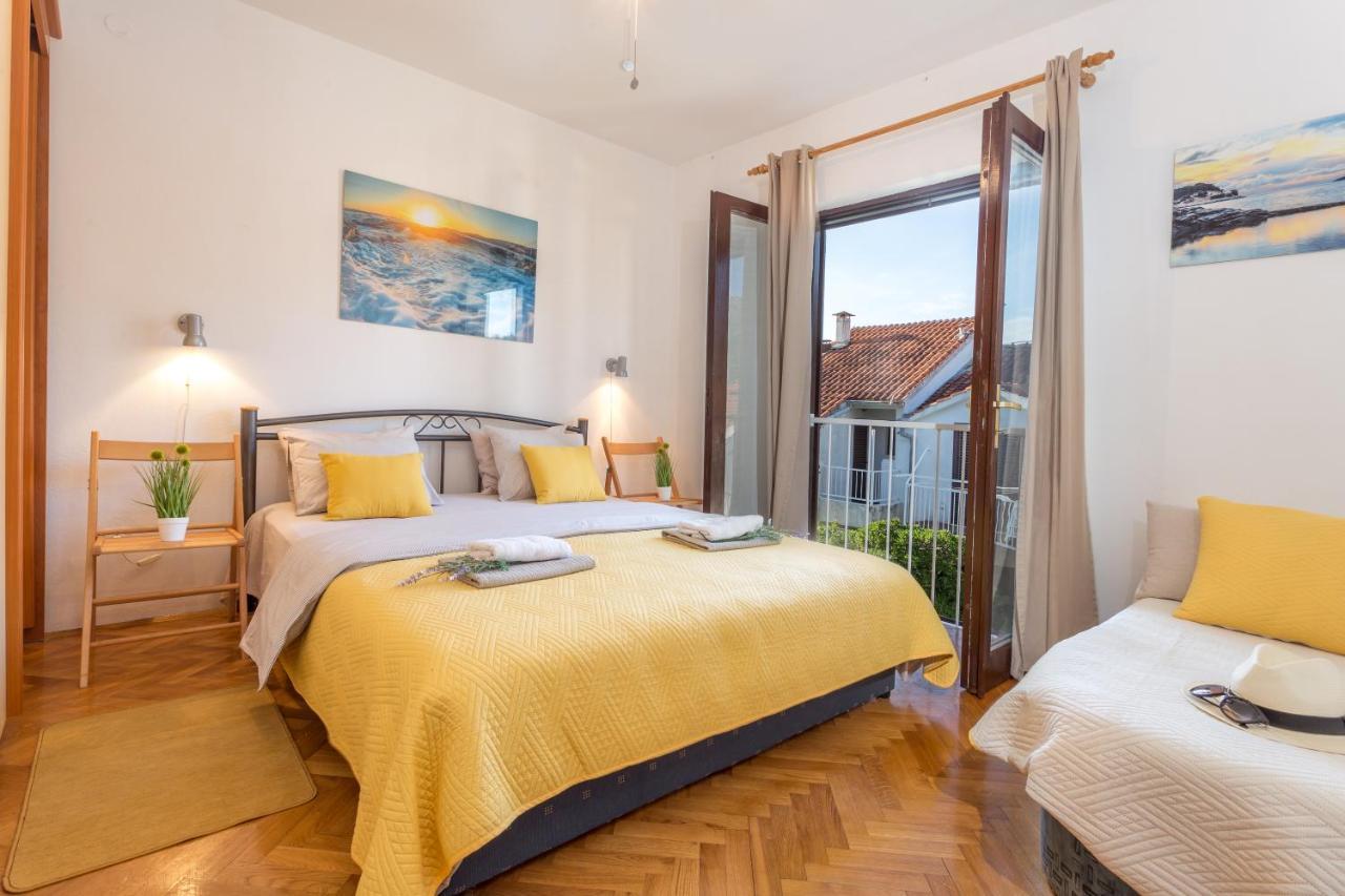 חוואר So Hvar So Good! Spacious With Terrace מראה חיצוני תמונה