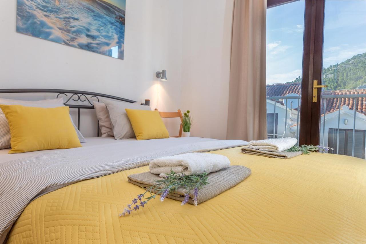 חוואר So Hvar So Good! Spacious With Terrace מראה חיצוני תמונה