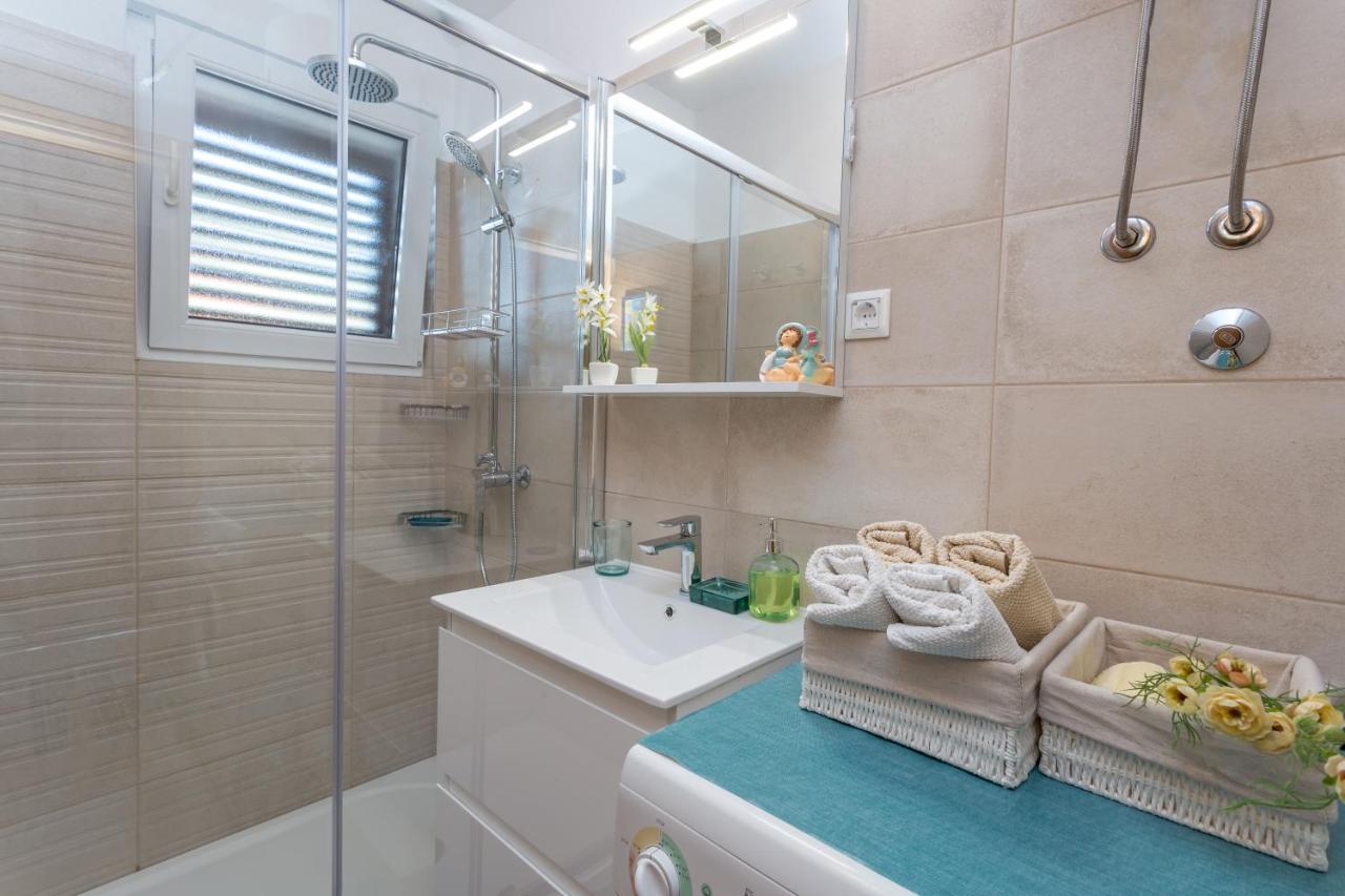 חוואר So Hvar So Good! Spacious With Terrace מראה חיצוני תמונה