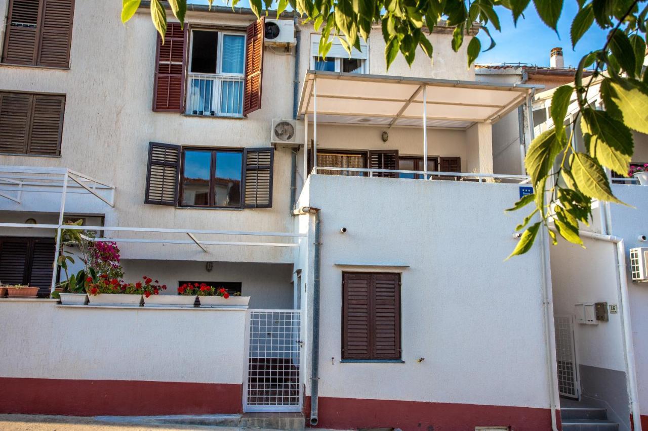 חוואר So Hvar So Good! Spacious With Terrace מראה חיצוני תמונה
