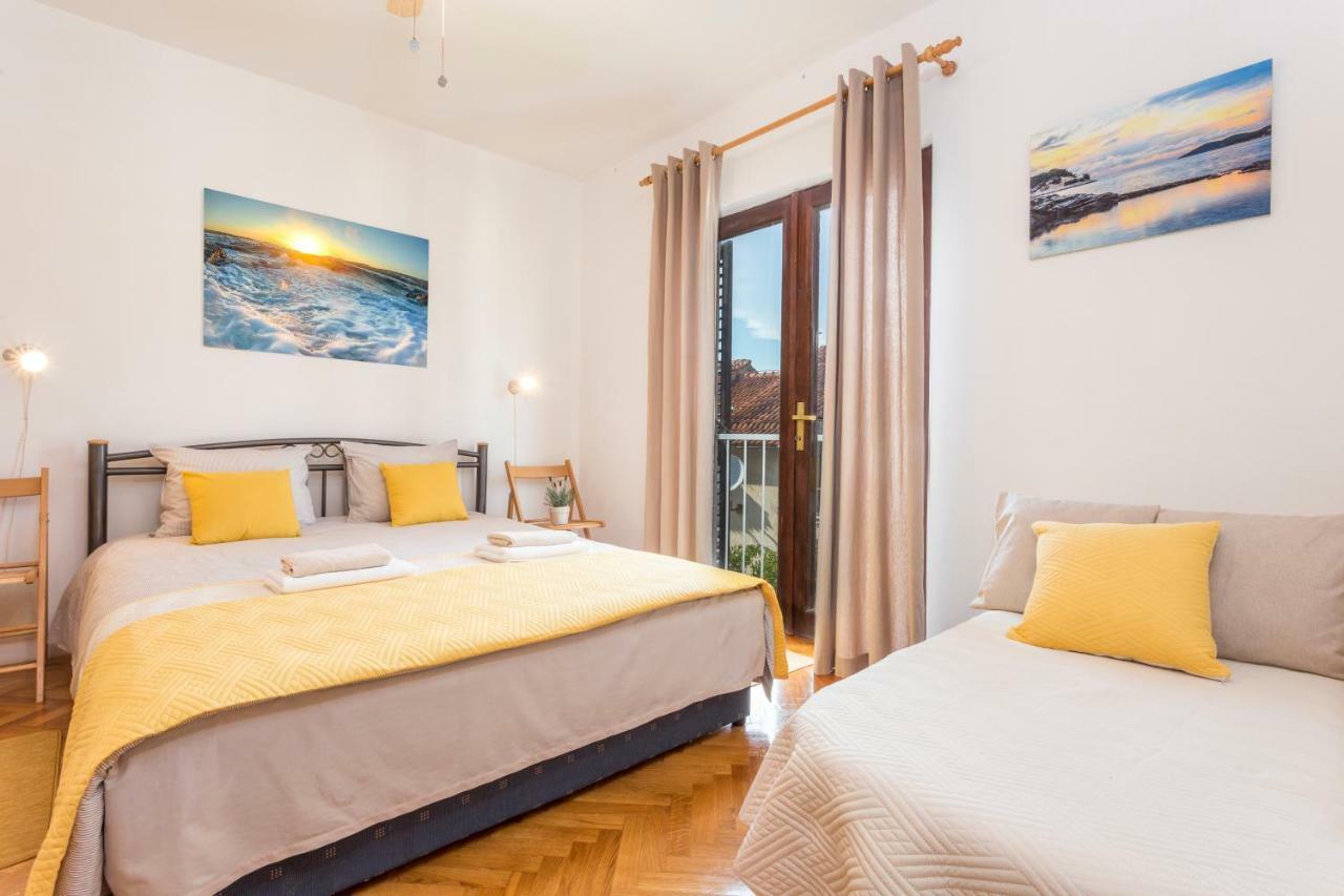חוואר So Hvar So Good! Spacious With Terrace מראה חיצוני תמונה